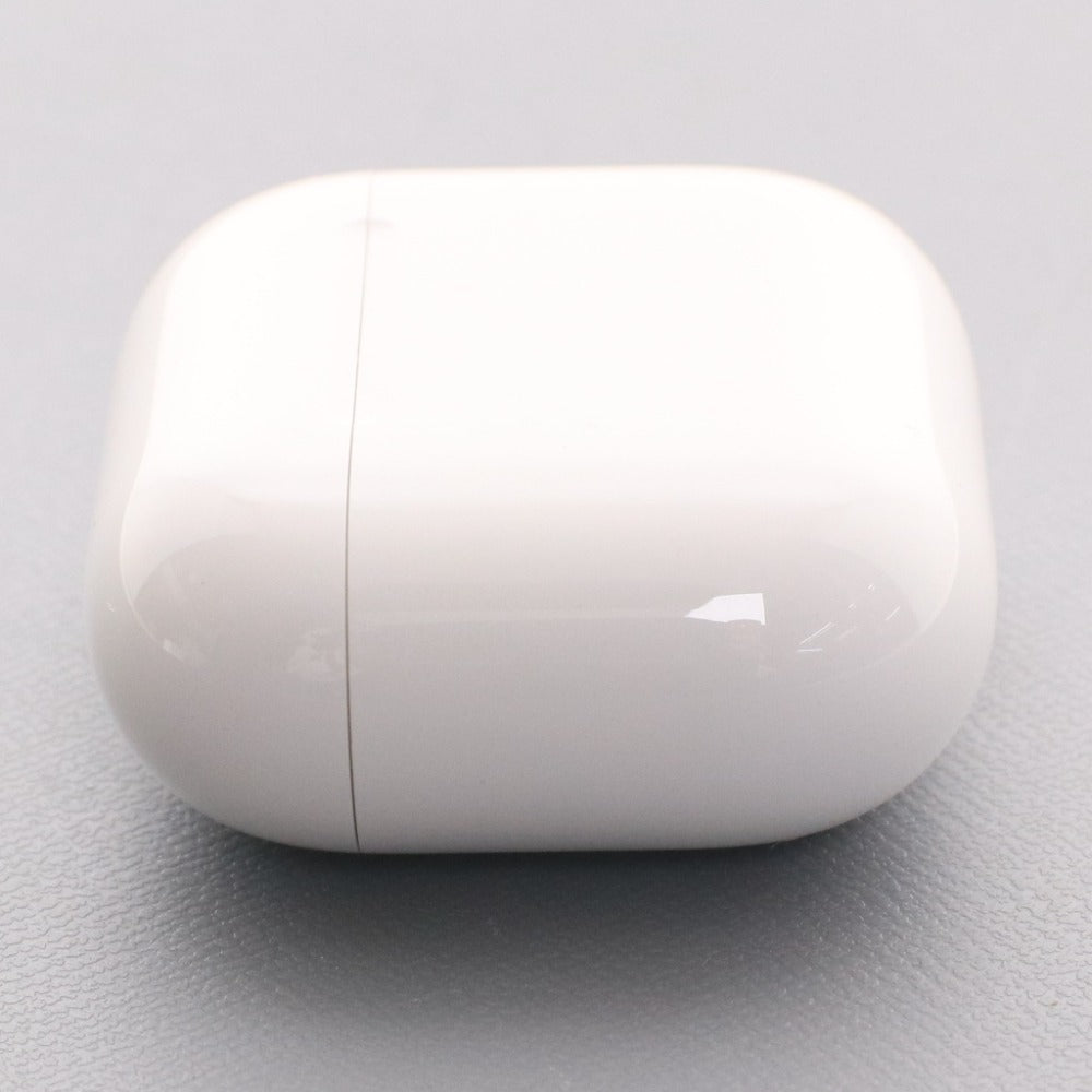 ■ Apple AirPods 4 MXP63J/A モデル A3050 A3053 A3058 イヤホン 第四世代 ワイヤレス 通電確認済み 箱付き
