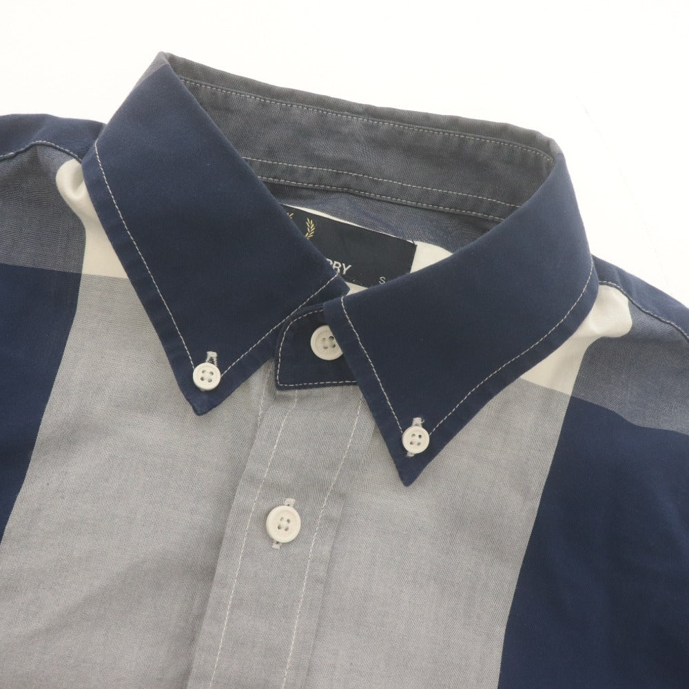 ■ FRED PERRY フレッドペリー シャツ 半袖 トップス チェック ボタンダウン 刺繍 コットン メンズ S ホワイト ブルー系