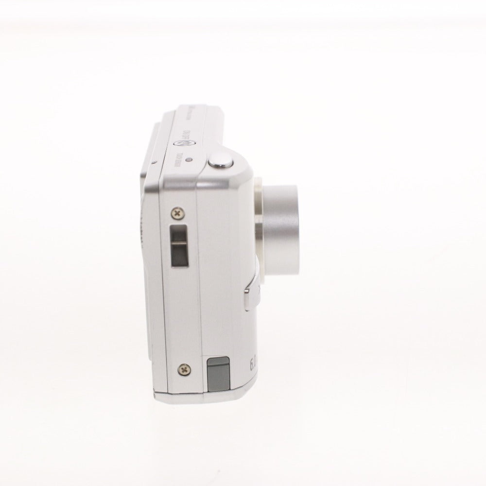 Sanyo Xacti DSC-S60 Compact Digital Camera, 35-105mm, 1:2.8-4.9 Zoom, Silver, Powered on and Tested