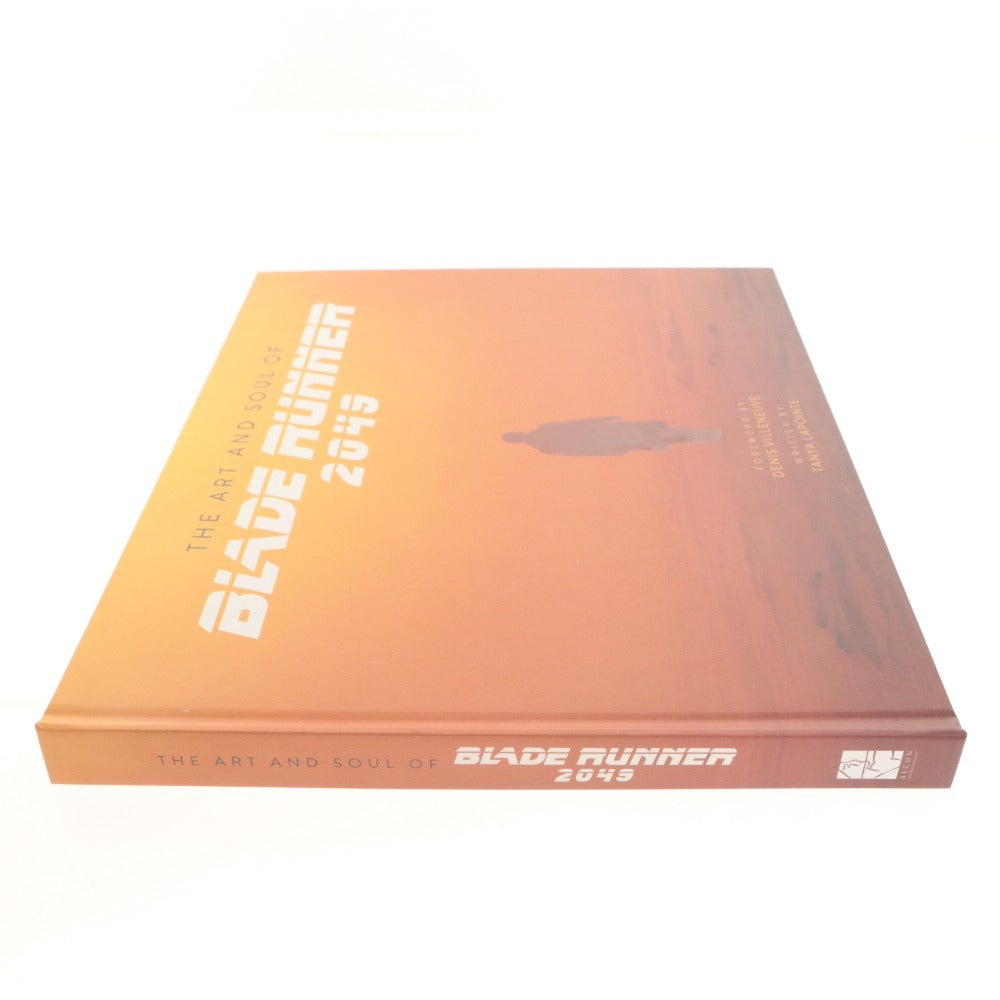 ■ Titan Books: The Art and Soul of Blade Runner 2049 Official Oversized Book