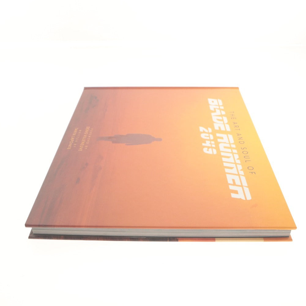 ■ Titan Books: The Art and Soul of Blade Runner 2049 Official Oversized Book