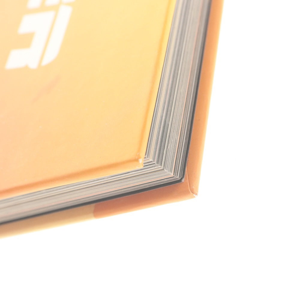 ■ Titan Books: The Art and Soul of Blade Runner 2049 Official Oversized Book