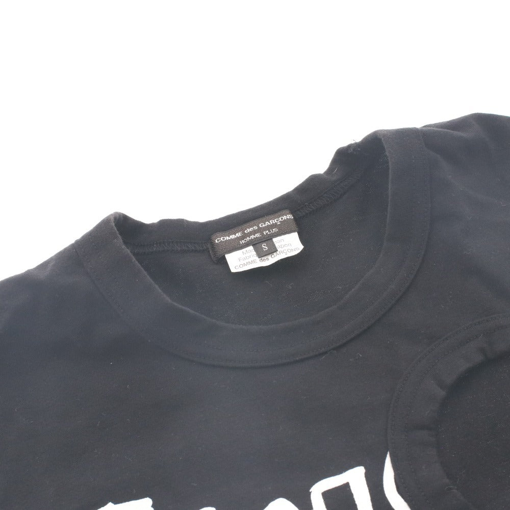 ■ コムデギャルソンオムプリュス Tシャツ 半袖 トップス 日本製 メッセージ カットソー ホーリー切り抜き 穴空き メンズ M ブラック系