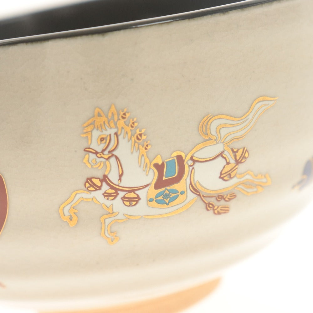 ■ 抹茶茶碗 飾り馬 総柄 宝 茶道具 陶器 縁起 馬九 開運 運気上昇 刻陶印あり 箱付き
