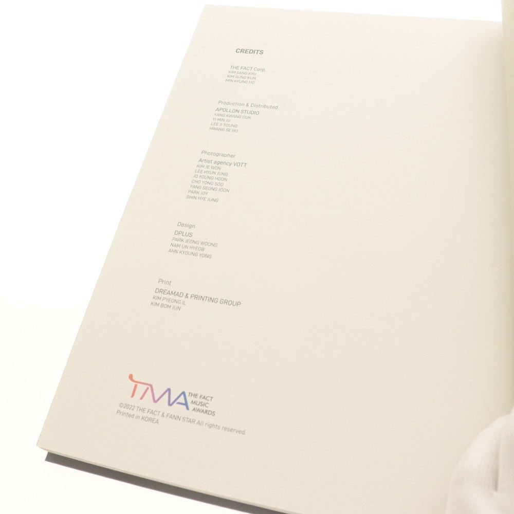 ■ BTS グッズ 4点セット まとめ売り Butter ブレスレット Yet to Come in BUSAN DECOBAND 2021THE FACT PHOTOBOOK 等 箱付き