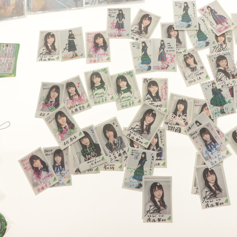 ■ 欅坂46 グッズ 大量セット まとめ売り 缶バッチ/ファイル/サイン入りフォトカード/ポスター 齋藤京子 織田奈那 長濱ねる 石森虹花 等