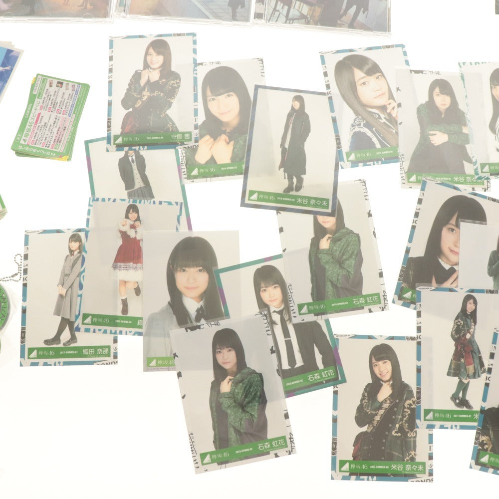 ■ 欅坂46 グッズ 大量セット まとめ売り 缶バッチ/ファイル/サイン入りフォトカード/ポスター 齋藤京子 織田奈那 長濱ねる 石森虹花 等