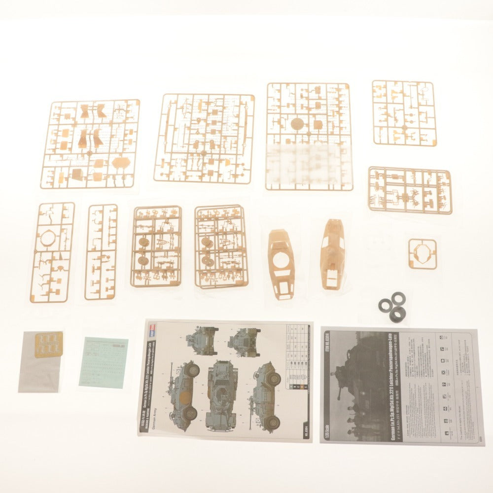 ■ HOBBY BOSS ホビーボス プラモデル 1/35 ドイツ Le.Pz.Sp.Wg / Sd.Kfz.221 軽装甲車 後期型 83814 付属品付き 未組立 未開封 未使用
