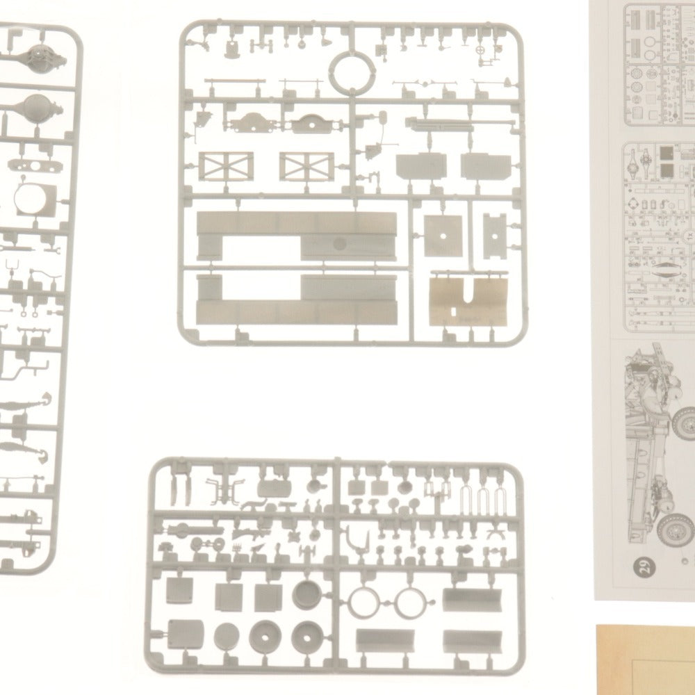 ■ サンダーモデル プラモデル 1/35 英 LRDG フォード F-30 ガントラック・ボフォース 37mm砲搭載 フィギュア2体 未組立 未開封 未使用