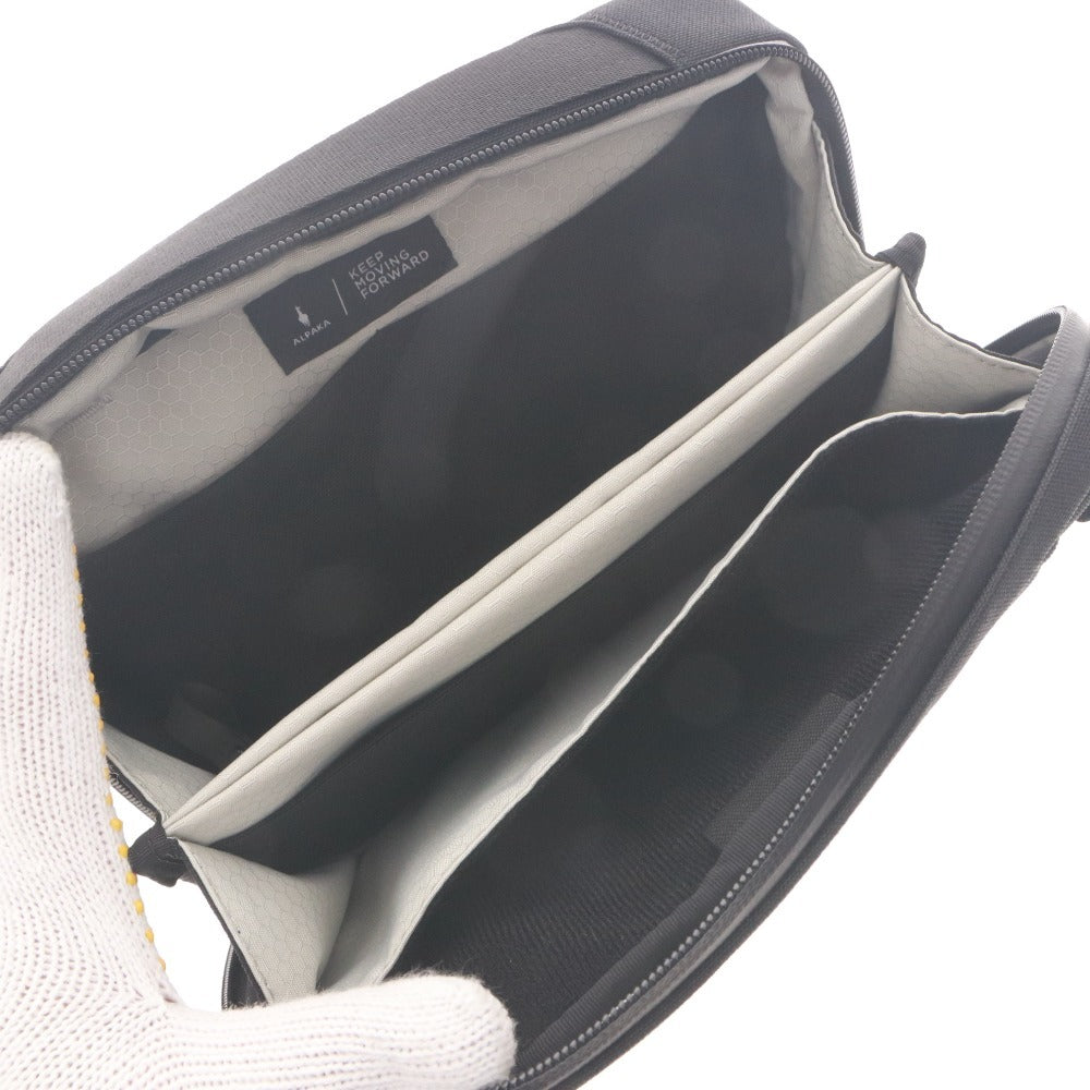 ■ ALPAKA アルパカ スリング/ショルダーバッグ 鞄 ELEMENTS TECH CASE MAX AXOFLUX テックポーチ デバイス収納 メンズ 黒