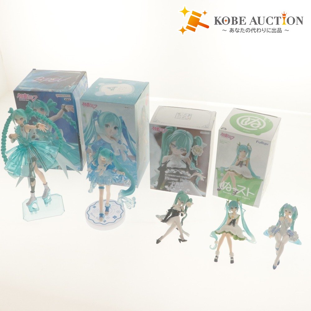 ■ Hatsune Miku Figures: 5-piece set, including Rainy Day Dancer, Noodle Stopper, White Rose, Lily of the Valley, Nemophila, and others, some with boxes.
