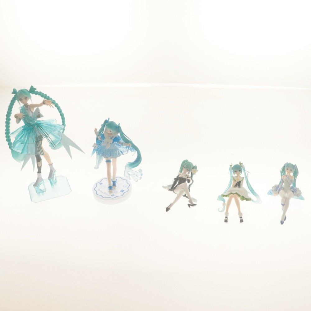 ■ Hatsune Miku Figures: 5-piece set, including Rainy Day Dancer, Noodle Stopper, White Rose, Lily of the Valley, Nemophila, and others, some with boxes.