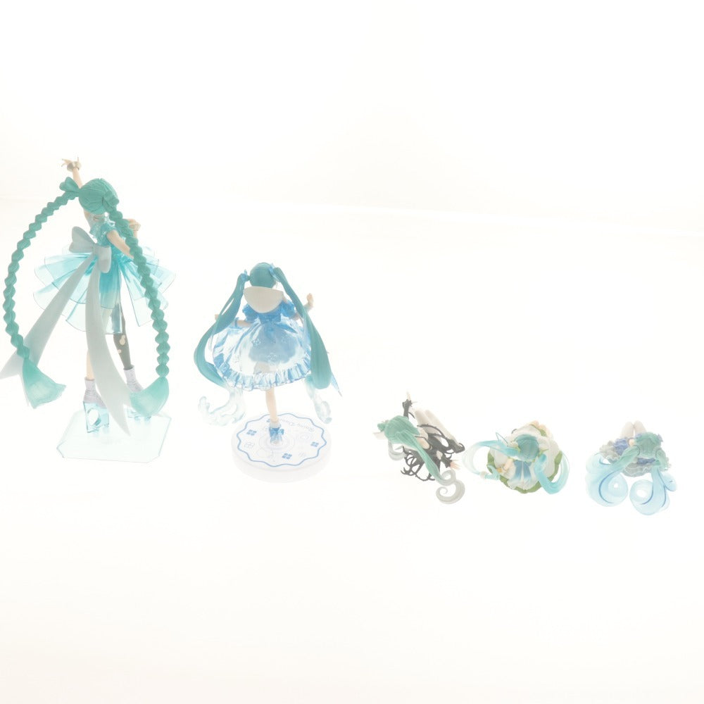 ■ Hatsune Miku Figures: 5-piece set, including Rainy Day Dancer, Noodle Stopper, White Rose, Lily of the Valley, Nemophila, and others, some with boxes.