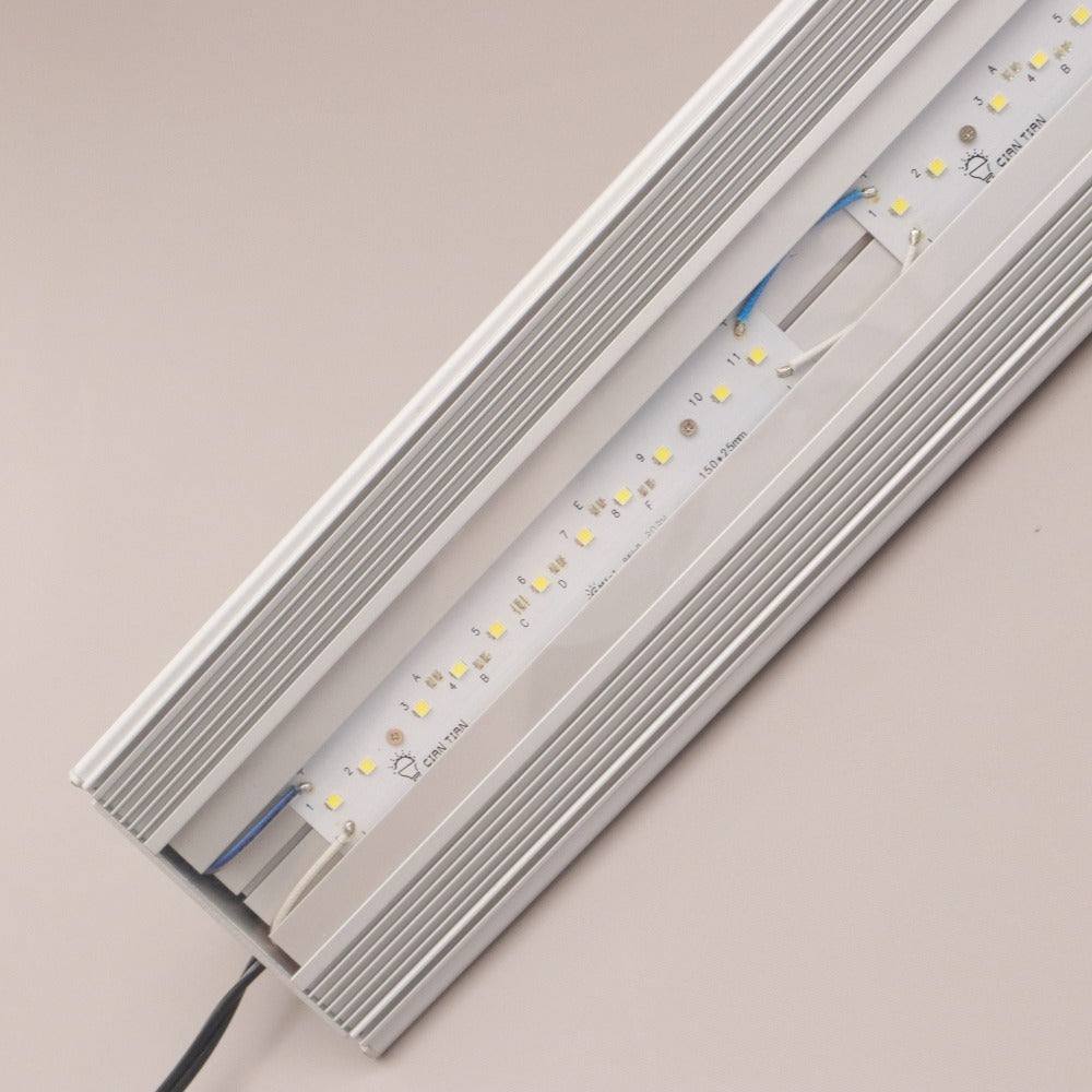 ■ アクロ LEDライト TRIANGLE LED BRIGHT 600 水槽用 アクアリウム 4,200 lm 通電確認済み 専用ライトスタンド付き