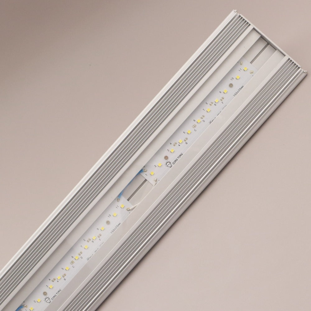 ■ アクロ LEDライト TRIANGLE LED BRIGHT 600 水槽用 アクアリウム 4,200 lm 通電確認済み 専用ライトスタンド付き