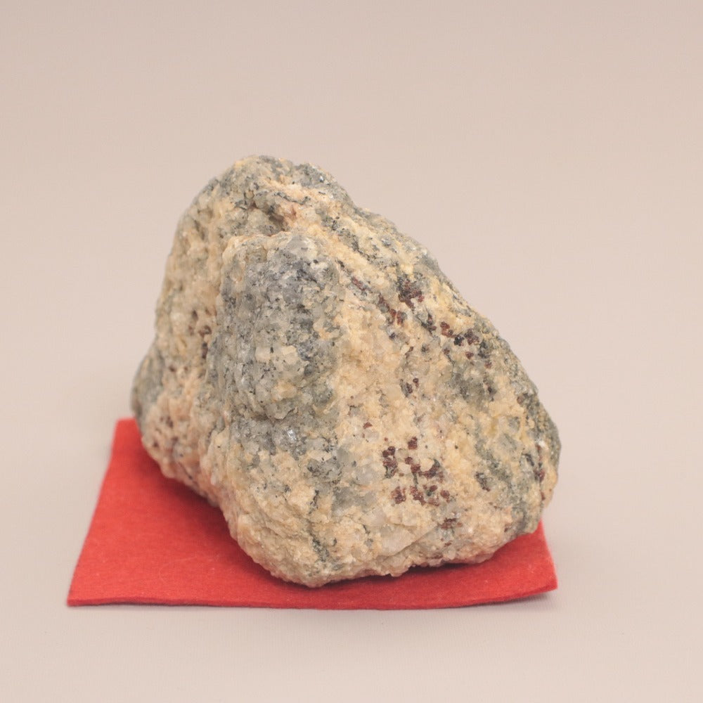 ■ Antarctic Lützow-Holm Bay Raw Stone Garnet Mixed Weight 654g Length 10.5cm Tester Reaction: Positive Valuable Collection