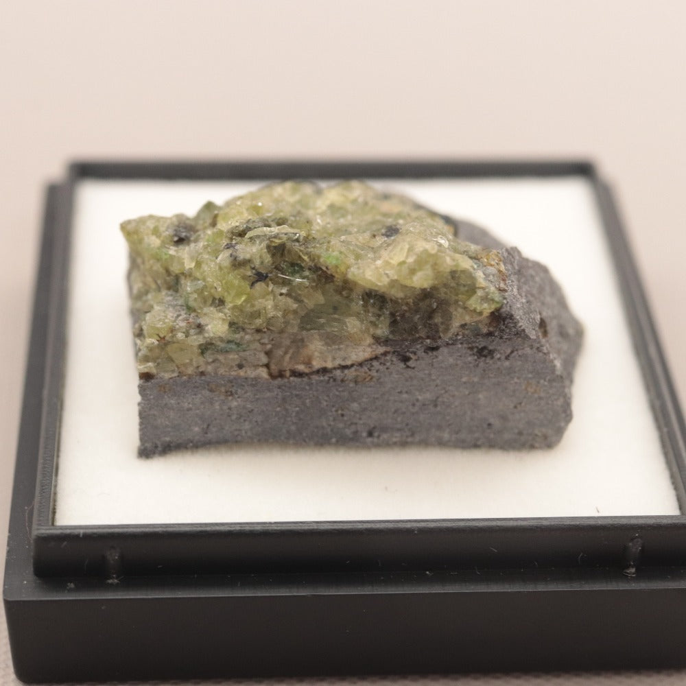 ■ Olivine in Basalt Olivine (Mg,Fe)2 SiO4 Arizona, U.S.A. Tester reaction: positive. Volcanic rock, weighing approx. 10g, length 2.7cm.