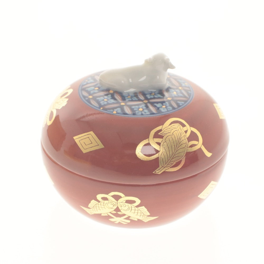 ■ Arita ware Zodiac Ush (Ox) Gold-decorated lidded container, small accessories case, rare delicacy case, good luck ornament, pottery, with wooden box