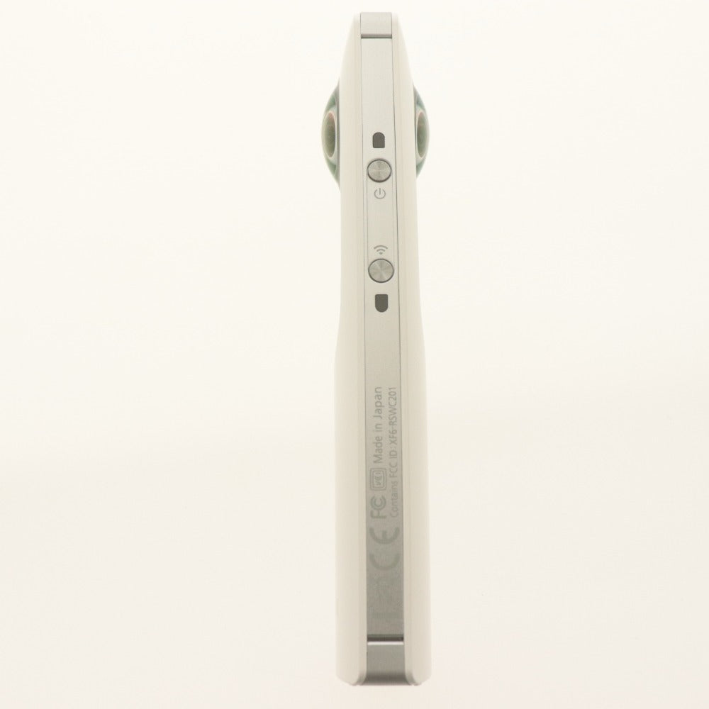■ リコー 360度カメラ RICOH THETA ホワイト 全天球イメージ 撮影デバイス コンパクトデジタル 付属品付き 動作確認済み