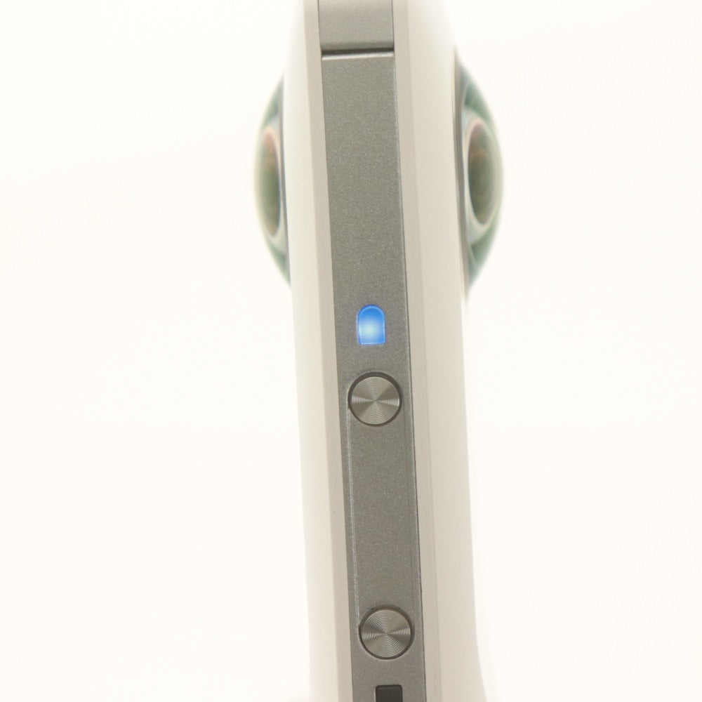 ■ リコー 360度カメラ RICOH THETA ホワイト 全天球イメージ 撮影デバイス コンパクトデジタル 付属品付き 動作確認済み