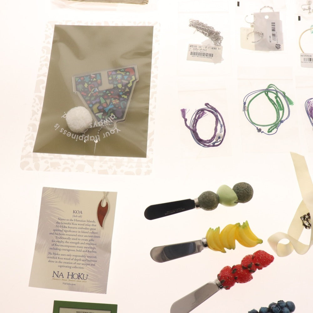 ■ ナホク ハワイアンジュエリー 等 大量セット まとめ売り ブレスレット イヤリング ハンカチ 髪留め 等 箱付き 未使用