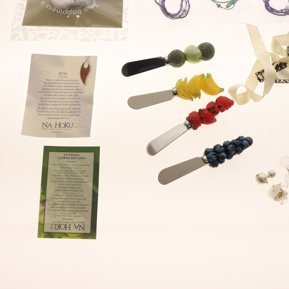 ■ ナホク ハワイアンジュエリー 等 大量セット まとめ売り ブレスレット イヤリング ハンカチ 髪留め 等 箱付き 未使用