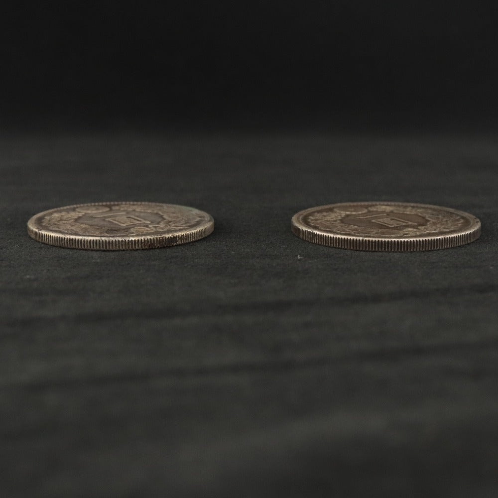 ■ Two-piece set of 1 Yen Silver Coins - Collection of Japanese Meiji 16 and Meiji 45 1 Yen Silver Coins (Dragon and Chrysanthemum design), approximately 26.9g, old coins